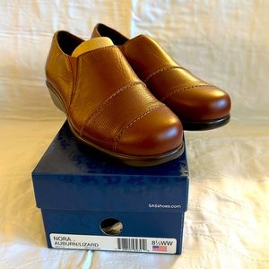 SAS Nora Auburn/Lizard brand new never worn.